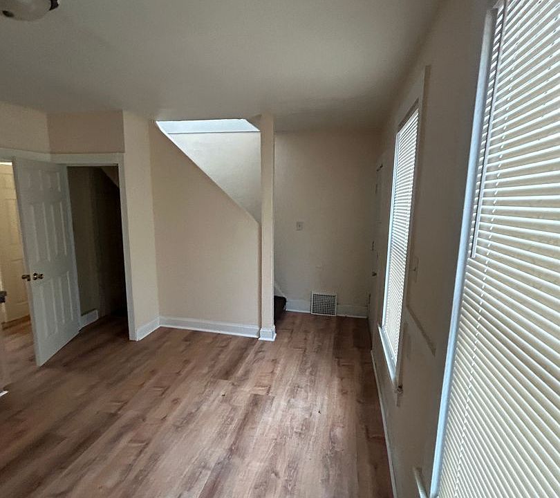 2nd image of 3377 N Palmer St #133