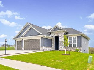 700 Rolling Hills Dr, Tiffin, IA 52340