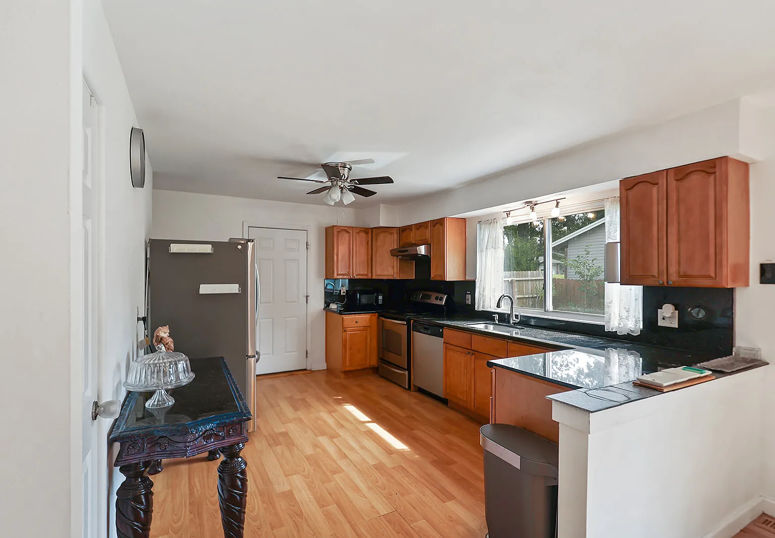 3 bed, 1484 sqft, $2,350 — Photo 4