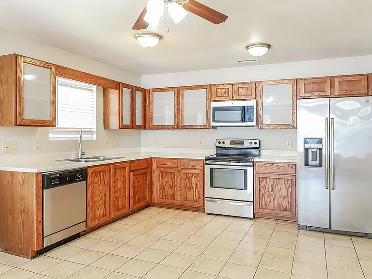 831 Skywatch Ln — Photo 7