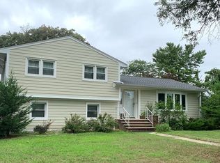 206 Wilsey Ct, Paramus, NJ 07652