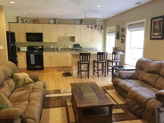 3rd image of 1050 W Dakin St APT 2C