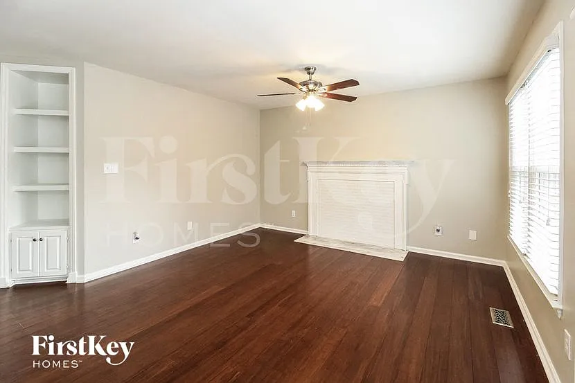 4 bed, 2.5 bath, 2136 sqft, $2,715 — Photo 3