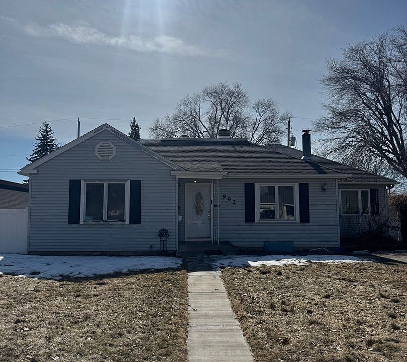 1st image of 992 E 13th St