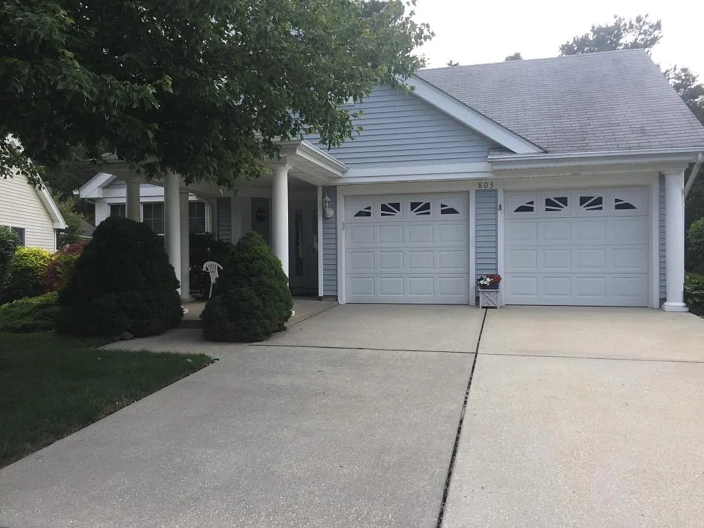 803 Southend Ct photo 1