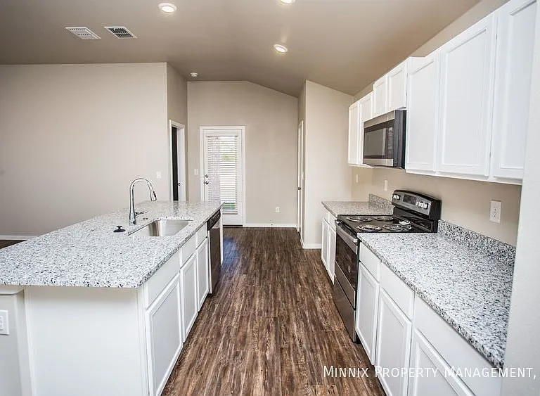 2035 Kenwood Ave — Photo 35