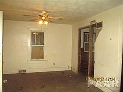 4th image of 2331 W Marquette Ave