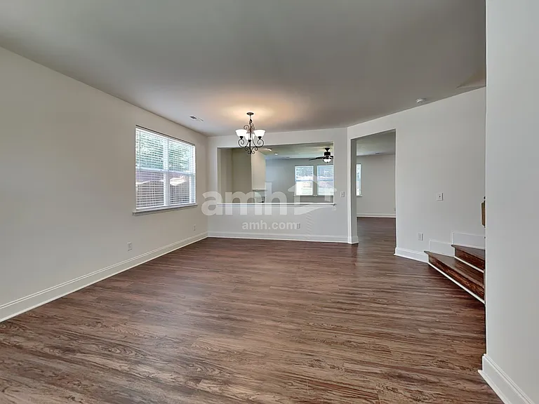 35 Border Ave — Photo 6