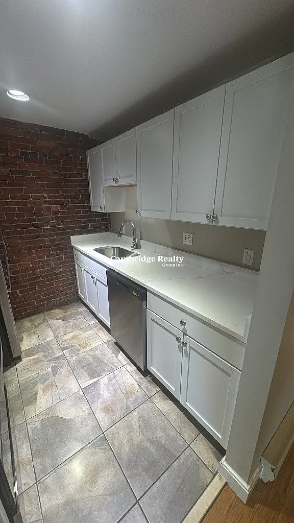 2 bed, 1.0 bath, $3,950 — Photo 2