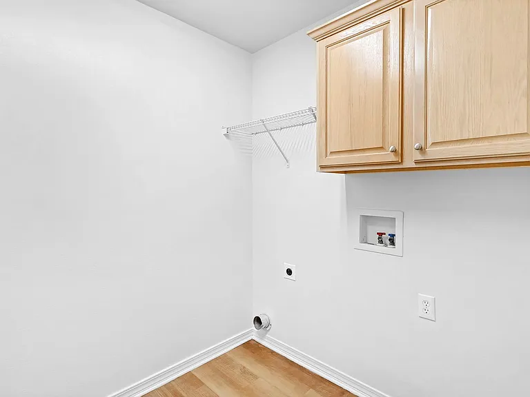 8352 Preakness Ct — Photo 16