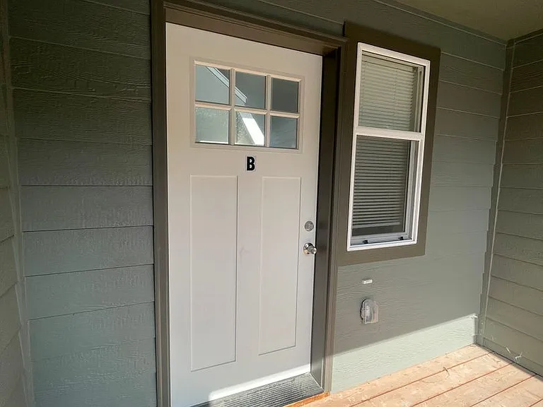 2251 W Ridgewood Dr — Photo 2