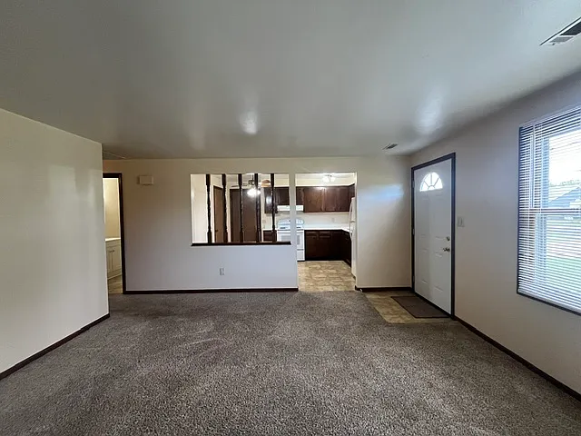 3 bed, 936 sqft, $1,325 — Photo 4