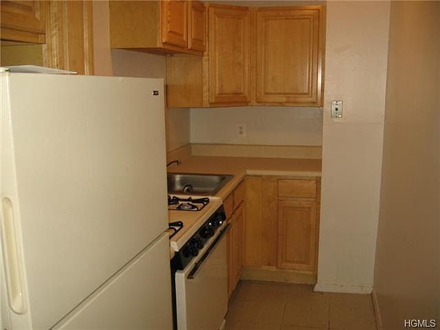 2nd image of 81 Charter Cir APT 5C