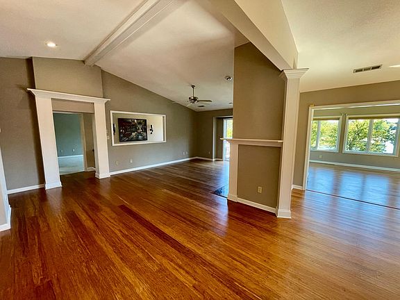 3rd image of 209 Bokoshe Cir