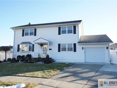 18 Cherbar Ct, Colonia, NJ, 07067