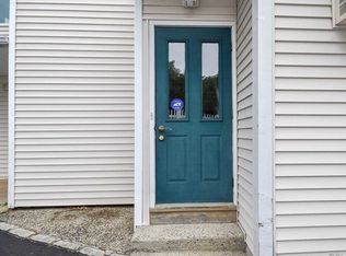 37 Glenwood Rd, Glen Head, NY 11545