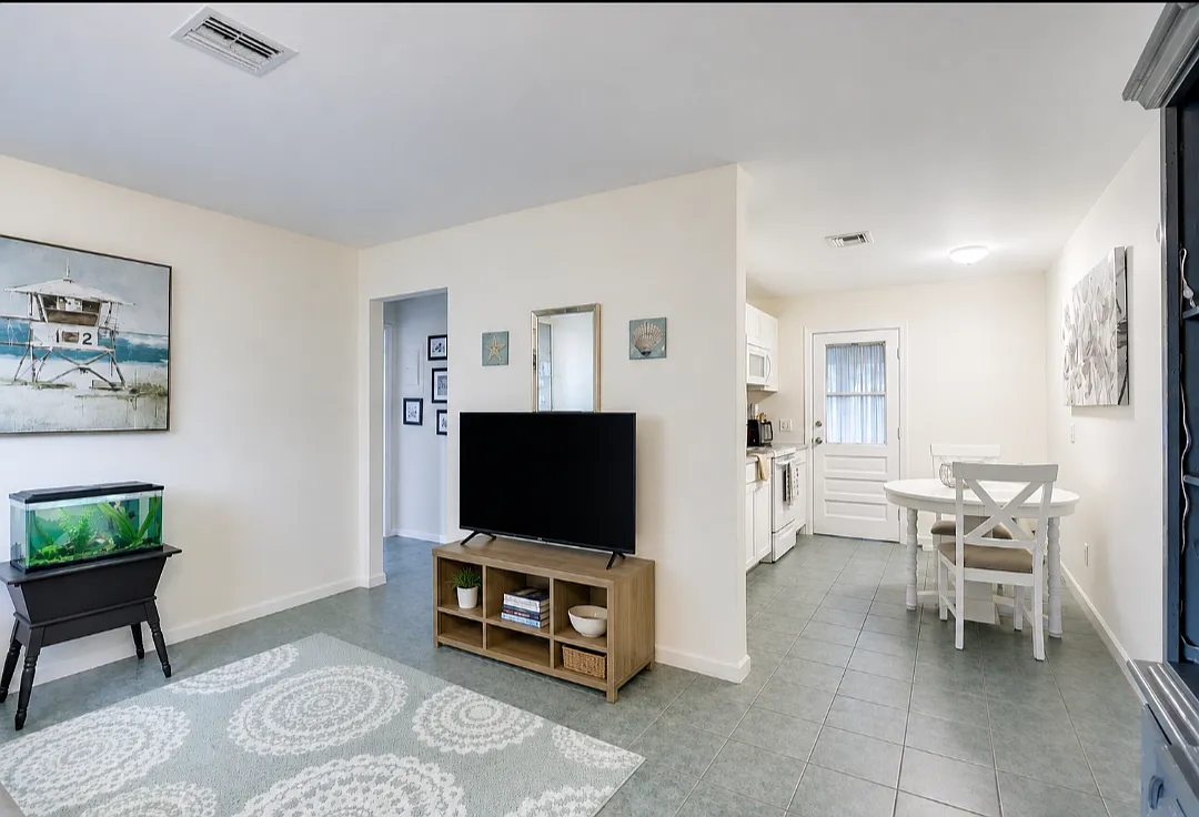 1675 Highland Ave — Photo 3