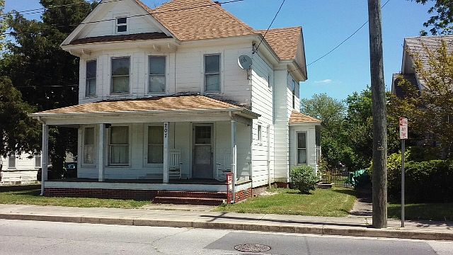 2nd image of 207 E Main St