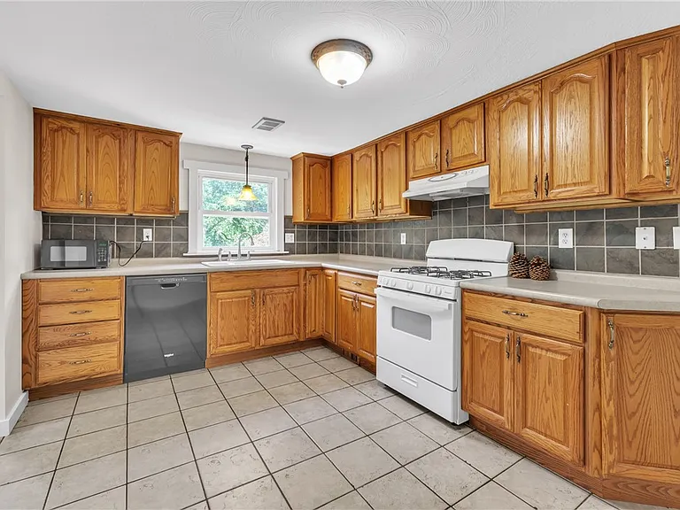 116 Purvis Ln — Photo 16