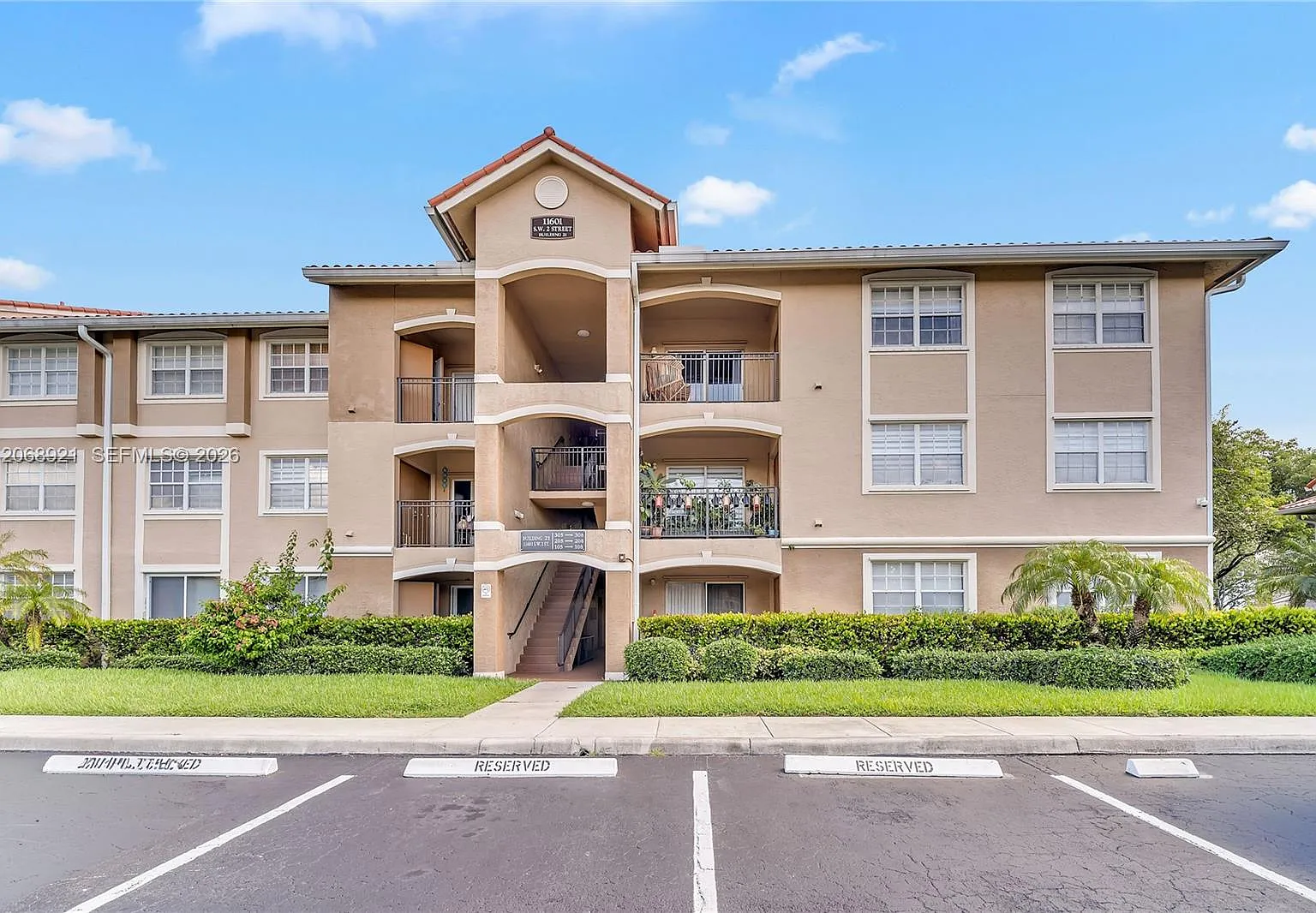 Marquesa Condo — Photo 1