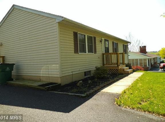 3rd image of 904 Fox Meadow Rd