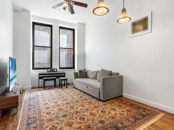 65 Nassau Avenue image 1 of 17