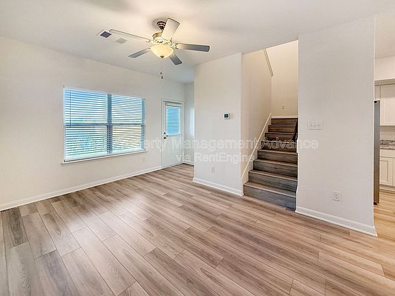 4th image of 303 Stone Ct