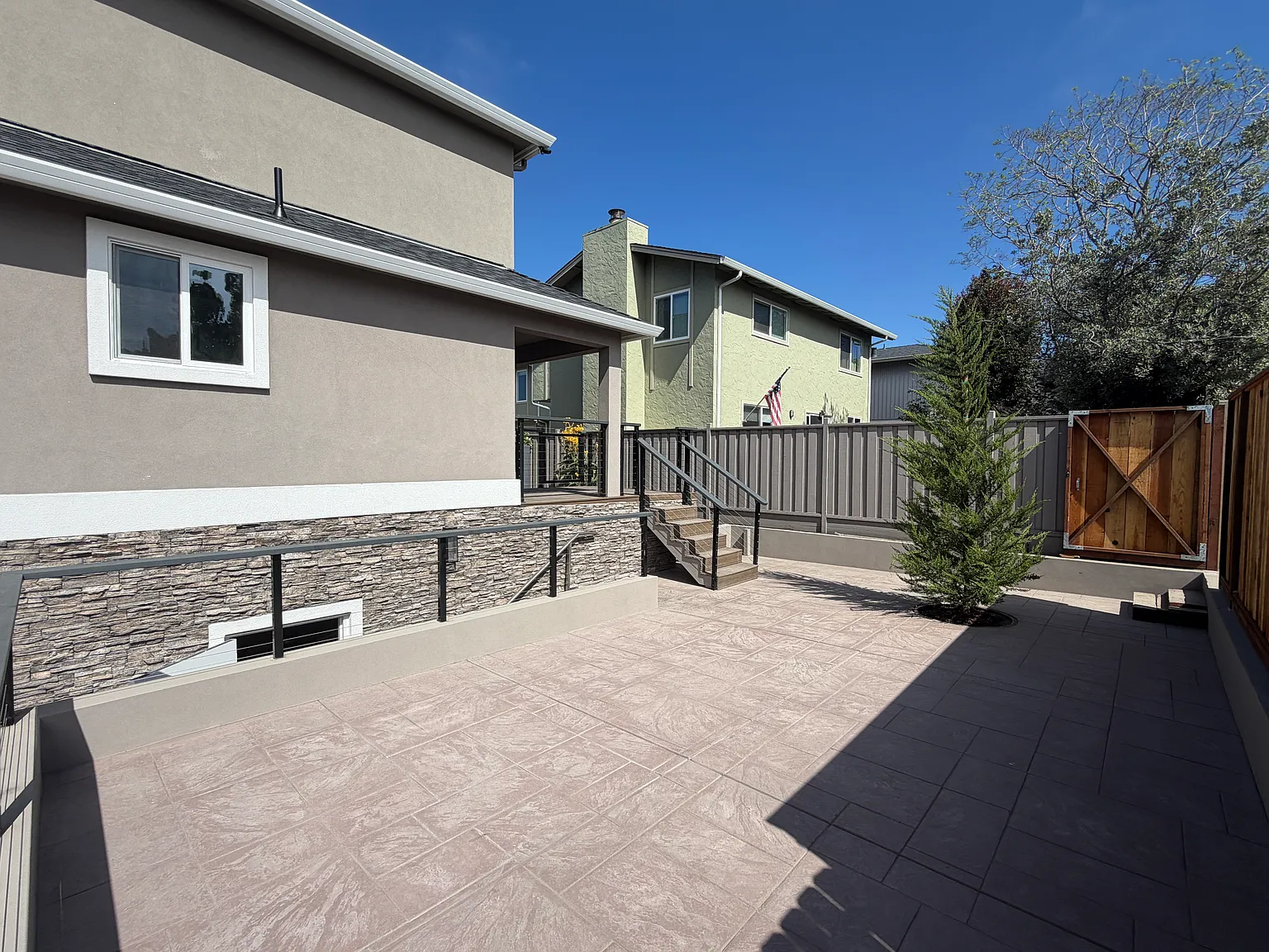1 bed, 1.5 bath, 912 sqft, $3,700 — Photo 1
