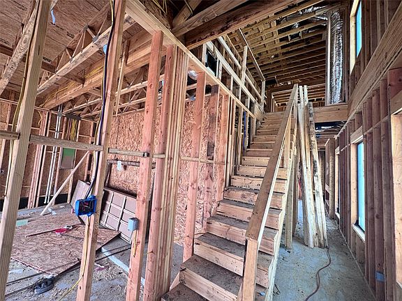 2nd image of 634 Winding Oaks