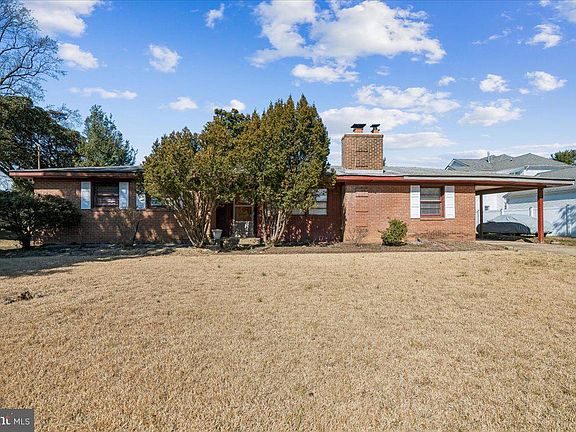 2nd image of 305 River Bend Rd