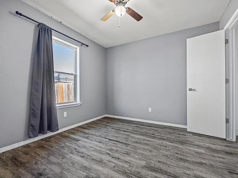 9226 Emerald Port Dr — Photo 11