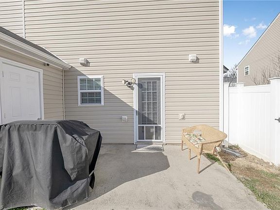 3rd image of 110 Swan Haven Ln