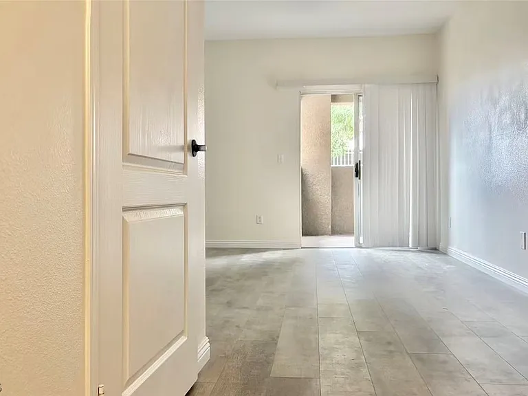 5525 W Flamingo Rd #1025 — Photo 10