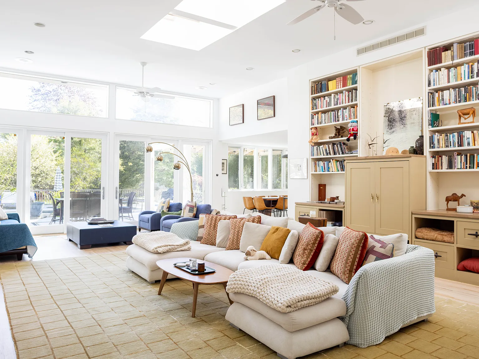 Pathside Cove | 4BR Villa with Outdoor Spaces | Rove Travel — Photo 2