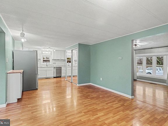 4th image of 1011 Cranes Gap Rd