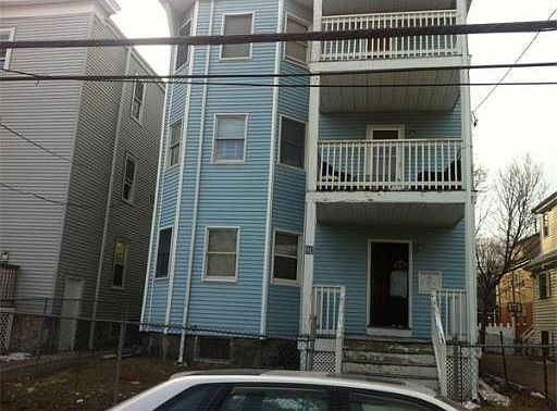 2nd image of 90 Whitfield St #3