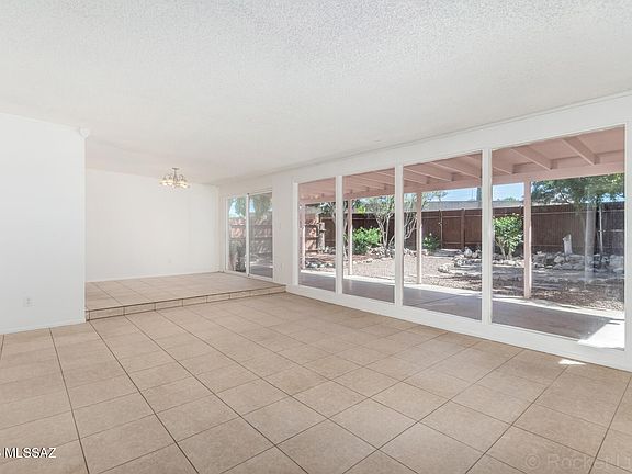 4th image of 2351 S Thomas Dr