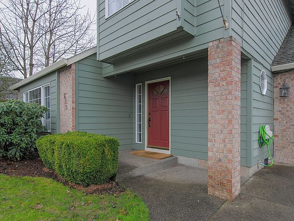 2nd image of 670 NE Valarie Ct