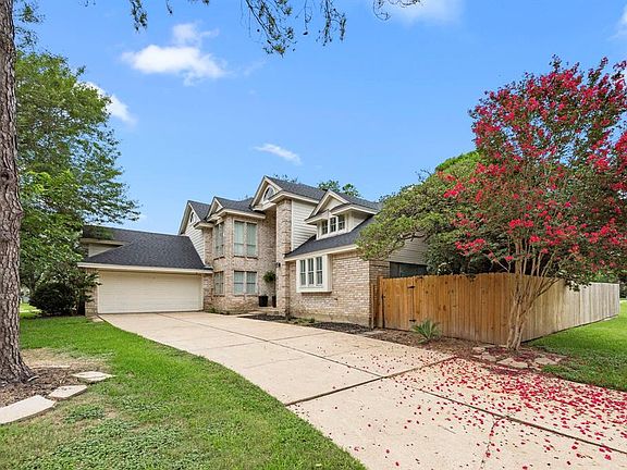 5th image of 8102 Megan Place Drive