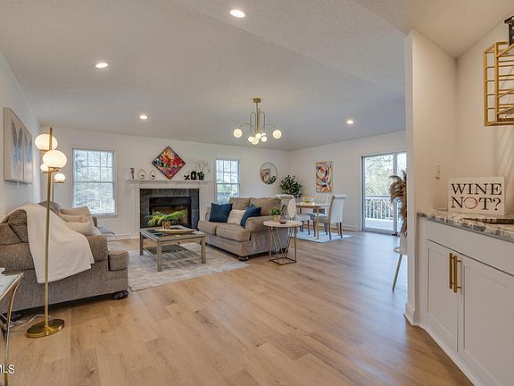 5th image of 1026 Estate Dr