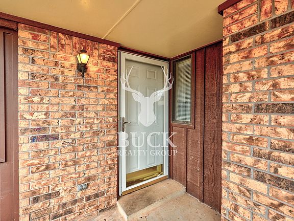 3rd image of 6803 Woodlake Dr
