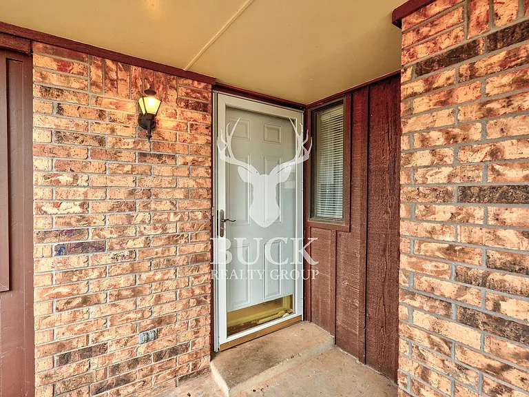 6803 Woodlake Dr — Photo 3