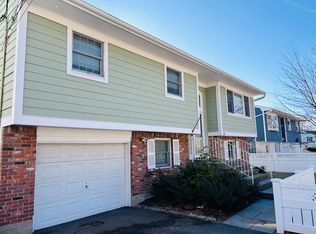 22 Bell Ln #1, Bayville, NY 11709