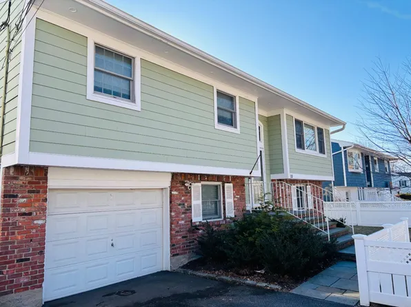 22 Bell Ln #1, Bayville, NY 11709