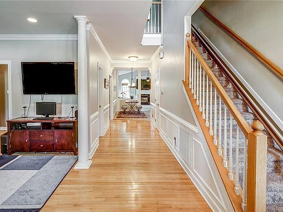 5th image of 11501 Maple Hill Ct