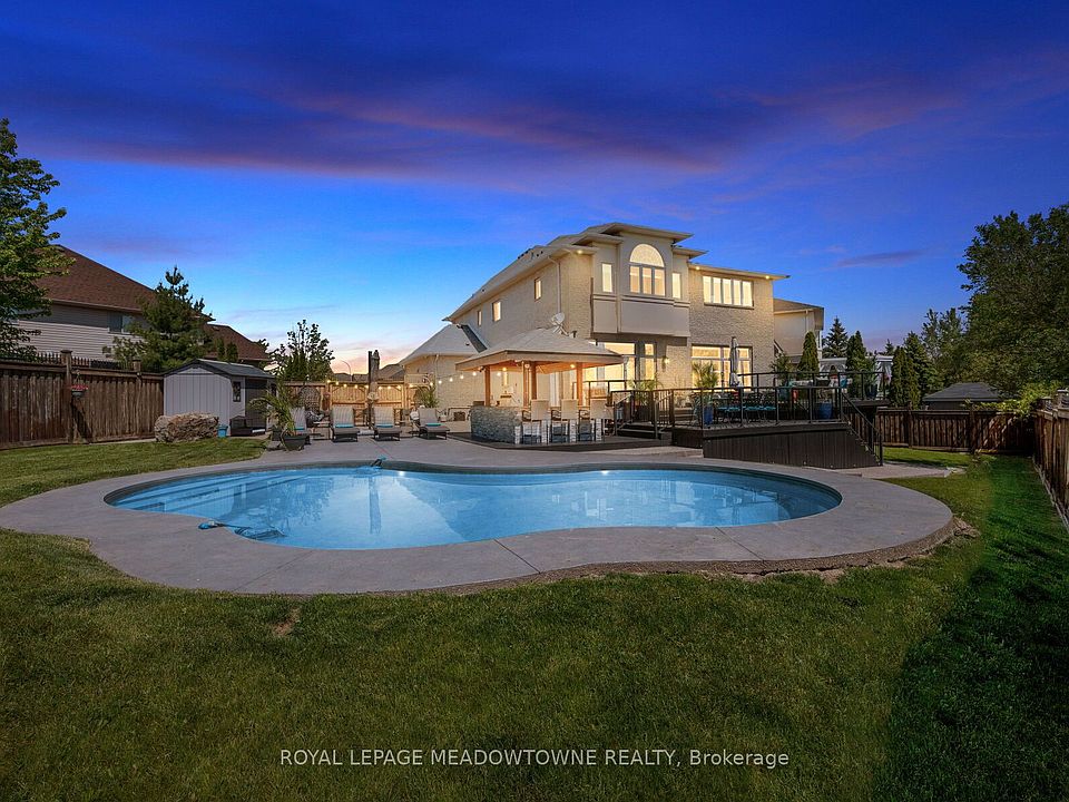1st image of 4 Playfair Ct