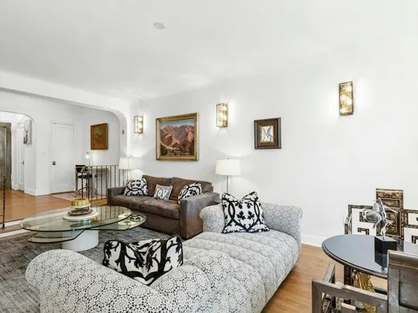 357 W 55th St APT 5J, Manhattan, NY 10019