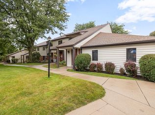 4235 S Ridgewood Ln, Milwaukee, WI 53221