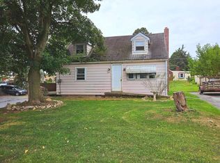 414 S 7th St, Akron, PA 17501