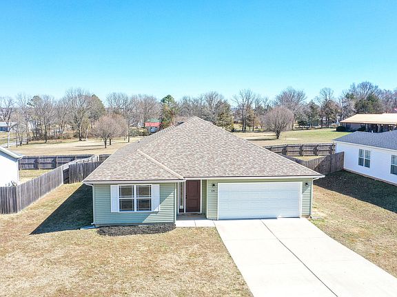 4th image of 135 Travis Street